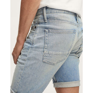 Shorts Bermuda Clásicos para Hombre, Corte Slim Fit, Estilo Desgastado Oscuro, Transpirables, en Mezclilla Azul Medio con Patrón de Reparación Desgastada, Venta al Por Mayor - Product Image 5