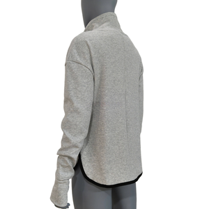 Sudadera con Capucha y Cuello Alto Personalizada OEM para Mujer |   Bolsillo con Cierre |   Orificios para los pulgares |   Sudadera de Forro Polar de Manga Larga y Corte Ajustado |   Moda - Product Image 4