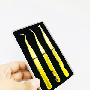 Pinzas chapadas en oro con logotipo personalizado, textura de Punta lisa con parte inferior de Peine curvo tipo gancho, acero inoxidable sostenible - Product Image 4