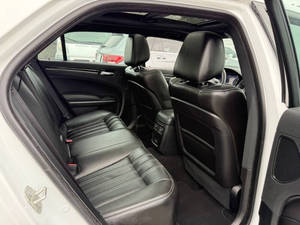 ได้รับการรับรองความสะอาด ปี 2023 ไครสเลอร์ 300 เอส วี6 - Product Image 5