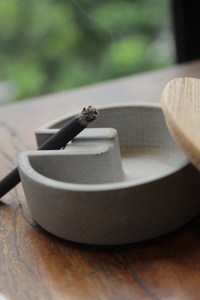 Cenicero de Cemento Hecho a Mano Personalizado Clásico TCE, Accesorio para Fumar de Cemento Sólido, Duradero y Reutilizable para Mesa, Hogar, Hotel, Cafetería, Bar - Product Image 5