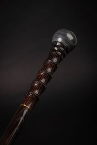 UTILISATION CONFORTABLE DE BÂTON DE MARCHE EN RÉSINE DE BOIS ANTIDÉRAPANT avec poignée multiforme pour la réadaptation des personnes âgées - Product Image 5