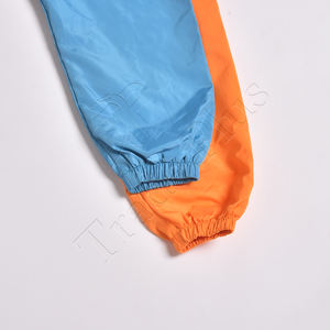 Chubasquero impermeable ligero personalizado unisex con capucha al por mayor cortavientos para senderismo impermeable al aire libre para hombres invierno - Product Image 4