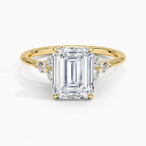 Anillo de compromiso de oro amarillo de 14K con diamante cultivado en laboratorio VVS de corte esmeralda de alta demanda, joyería de moda fina para mujeres por fabricante - Product Image 1