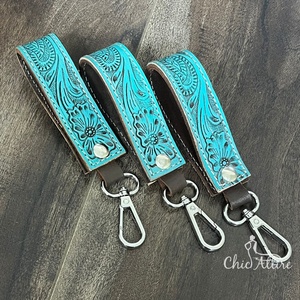 Porte-clés en cuir véritable artisanal, nouveau design 2025, cuir de vachette véritable, porte-clés en métal pour femmes - Product Image 1