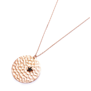 Colgante de Plata de Ley 925 para Mujer con Diseño Martillado y Piedra de Zircón Negro, Chapado en Oro Rodio, Hecho a Mano en Turquía - Product Image 1