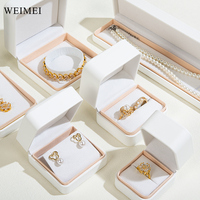 Vente en gros d'usine WEIMEI d'anneaux, de colliers et de bracelets rigides en cuir artificiel blanc Ensemble de bijoux Boîtes d'emballage