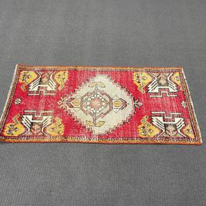 Rug, 1.6x3.3 ft Vintage Rug, <b>Red</b> Floral Rug <b>Wool</b> - Product Image 2