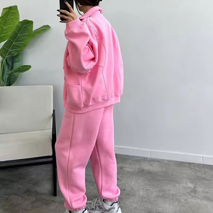 Combinaison de survêtement en molleton français pour femme avec logo personnalisé |   Ensemble de survêtement de sport 2 pièces (hoodie et pantalon long) pour l'extérieur – Vente en gros - Product Image 6