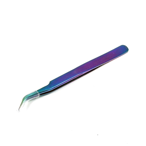 Pinzas de Cejas Inclinadas de Acero Inoxidable con Logotipo Personalizado, Marca Privada para Extensiones de Pestañas y Uso en Belleza, Color Negro - Product Image 1