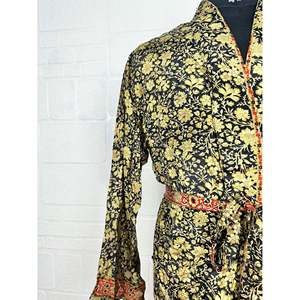Robe de chambre kimono en satin noir et or à motifs floraux pour homme – Bestseller – Douce soie – Style bohème persan – Vêtement d'intérieur hiver – Taille XL - Product Image 3