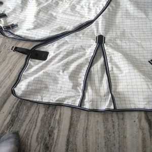 พรมม้าพรีเมี่ยมสำหรับฤดูร้อน | ผ้าห่มผืนผ้าใบสั่งทำลายผ้าฝ้าย | อุปกรณ์ตกแต่งม้าที่ทนทานและมีสไตล์สำหรับทุกฤดูกาล - Product Image 3