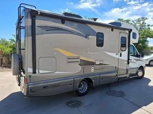 Camping-car Mercedes-Benz Itasca Classe B d'occasion 2014, automatique 2018, 6 places, phares LED, moteur essence, pneus R17, sièges en cuir - Product Image 5