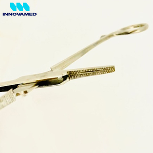 Porte-aiguilles chirurgical de qualité supérieure, instruments chirurgicaux, outils en acier inoxydable chirurgical par INNOVAMED - Product Image 2