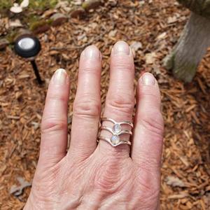 Bague Triple Bande Pierre de Lune Faite à la Main en Argent Sterling 925 Pierre de Naissance de Juin Bijou Bohème Hippie Tendance - Product Image 1
