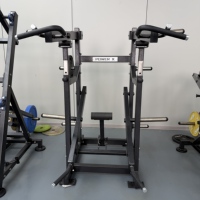 Appareil de musculation professionnel à charge libre, double fonction : Presse à épaules et Rameuse assise, pour entraînement de force en salle de sport