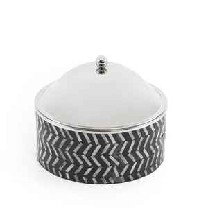 Nouvelle cocotte en métal robuste conçue pour un usage quotidien dans les cuisines modernes, offrant fonctionnalité et un look élégant et poli. - Product Image 5