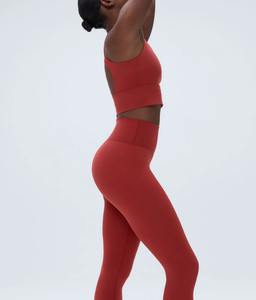Ensemble de yoga pour femmes le plus vendu Vêtements d'entraînement légers pour la gym Conception durable avec fonction de taille supérieure Derniers ensembles de yoga en gros - Product Image 6