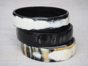 Brazaletes de Cuerno de Búfalo Hechos a Mano por Rani Industries, Estilo Animal Moderno, Color Natural Duradero, para Bodas, Fiestas y Decoración del Hogar - Product Image 3