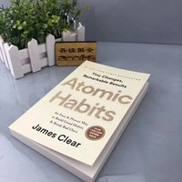Habitudes atomiques Petites modifications Résultats remarquables |   Fiction brochée, texte noir et blanc, pour construire de meilleures habitudes et atteindre le succès