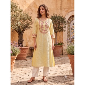 Blusa de Algodón Amarilla Bordada para Mujer, de Secado Rápido, con Mangas Raglán, Estampado Floral Moderno, Imprescindible para Entusiastas de la Moda - Product Image 1
