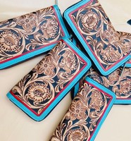 Dompet Kulit Sapi Asli Wanita Ukiran Tangan Bordir Timbul Model Clutch untuk Ponsel Gaya Koboi Barat Eksportir India