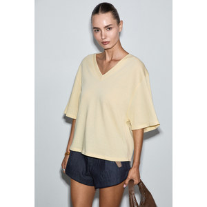 T-shirt oversize à col en V profond pour femme GRIMELANGE VANDAL, 100% coton biologique - Product Image 2