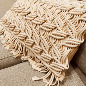 Funda de almohada de macramé ecológica hecha a mano para regalo y decoración del hogar dormitorio hecho en Vietnam - Product Image 3