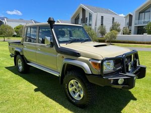 2022 Toyota Land Cruiser Pickup Conduite à droite Carburant diesel Boîte de vitesses manuelle Sièges en cuir Intérieur foncé Régulateur de vitesse ACC R18 - Product Image 2