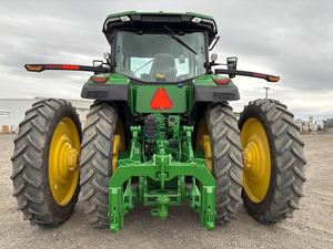 Tractor Agrícola 2023 8R 340HP de Chasis Grande con Tracción en las 4 Ruedas, Verde, Alta Productividad, Transmisión por Engranajes - Product Image 6