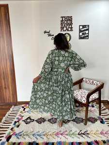 Robe maxi en coton tissé écologique lavable décontractée d'été pour femmes, imprimée à la main, motif floral bohème, bouton - Product Image 2