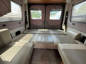 Autocaravanas Económicas, Autocaravanas Usadas de 2015, Modelo ADVENTUROUS Blanca Euro 5, Autocaravanas de Lujo para 4-6 Personas para Acampar - Product Image 4