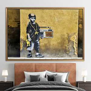 Vibes Urbanos: Lienzo Decorativo con Arte de Graffiti Inspirado en Banksy, 1 Pieza: Marco Dorado - Product Image 1
