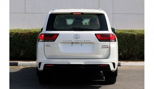2022 para LandCruiser GCC VXR V6 300 AWD Motor Turbo Tamaño de Neumáticos R20 Asientos de Cuero Interior Oscuro - Product Image 3
