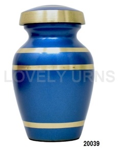 <b>Small</b> American Style <b>Urn</b> <b>for</b> <b>Human</b> <b>Ashes</b> <b>for</b> Mom Dad Funeral Keepsake Velvet Black Case Cremation Designed <b>for</b> Adult Women - Product Image 1