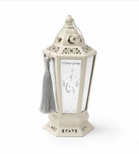 Lanterne de luxe en métal blanc en forme de croissant avec des découpes complexes, lumière douce et ambiance chaleureuse pour la décoration festive du Ramadan - Product Image 6
