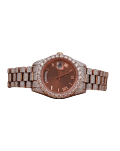 Reloj de Lujo con Diamantes Moissanite Personalizado Original, Bisel de Oro Rosa de Primera Calidad, Esfera Marrón con Números Romanos - Product Image 1