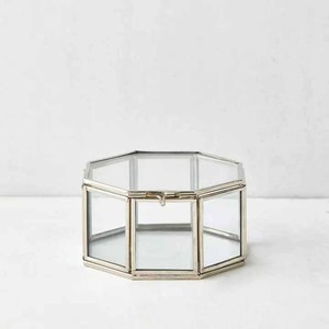 Caja de Joyería de Vidrio Transparente Poligonal de Calidad de Lujo, Marco de Metal, Acabado Personalizado Hecho a Mano, Exhibidor de Mesa de Calidad Superior - Product Image 1