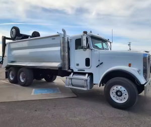 PRECIO BAJO Freightliner FLD120 Camión Usado de Tres Ejes - Manual Cummins, 17' LISTO PARA ENVIAR a Todo el Mundo con GARANTÍA - Product Image 5