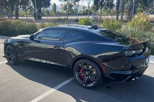 Chevrolet Camaro SS Coupé 2022, moteur V8 LT1 >8L turbo, boîte automatique, pack performance piste 1LE, cuir clair R20, transmission intégrale, régulateur de vitesse adaptatif - Product Image 3