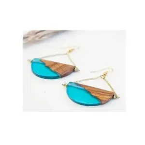 Pendientes colgantes de resina azul con estilo para mujer de la mejor calidad, diseño de moda de madera y resina, precio al por mayor - Product Image 2