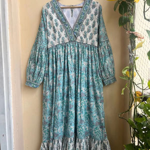 Robe longue Boho faite à la main, robe d'été brodée en coton, couleur mélangée, style décontracté, fabriquée en Inde - Product Image 1