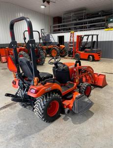 Envío gratis Kubota BX2380 Tractor agrícola con cargador de conexión rápida y cubo <500hrs 4WD 23HP Motor diésel 540 PTO Enganche de 3 puntos - Product Image 3