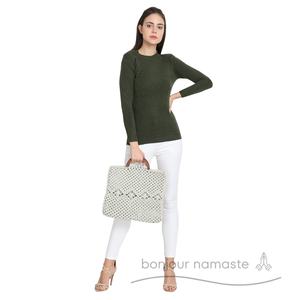 Borsa bianca fatta a mano in macramè aperta con manico in legno di forma unica | Boho Eco Tote realizzata in India per i mercati estivi Europa all'ingrosso - Product Image 4