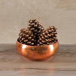 Bol décoratif en laiton pur fabriqué à la main pour la décoration intérieure et la cuisine avec finition antique disponible au meilleur prix - Product Image 1