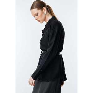 Blusa Casual con Pedrería Brillante y Mangas Cortas con Logotipo Frontal - Product Image 5