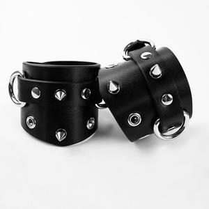 Conjunto de Lencería Sexy para Hombre, Estilo Punk, de Cuero, con Collar, Esposas y Látigo - Product Image 5