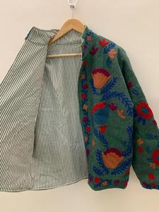 TNT Veste brodée Suzani faite à la main Veste courte en velours avec broderie florale Bomber Suzani Veste pour femmes - Product Image 5