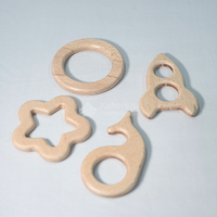 Ensemble combiné de 4 brosses à dents en bois pour bébé, fusée étoile, baleine et cercle pour le soulagement de la dentition.