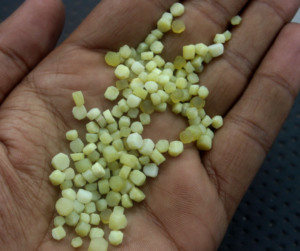 Cristales curativos de ópalo amarillo natural de 50 piezas, piedras preciosas sueltas de tamaño crudo de 2-4 MM para la fabricación de joyas - Product Image 1